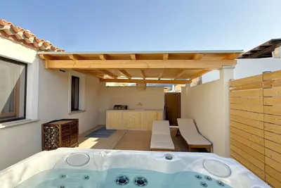Image de Villa with Jacuzzi, a few steps from the sea