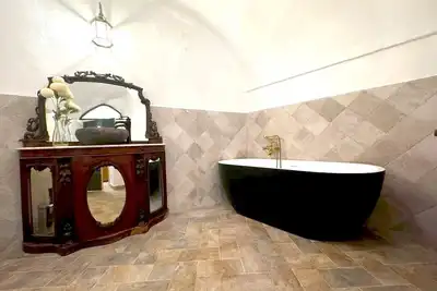 Image de Apartment in the 14th century castle walls Vaulted ceilings Romantic Sleeps 3