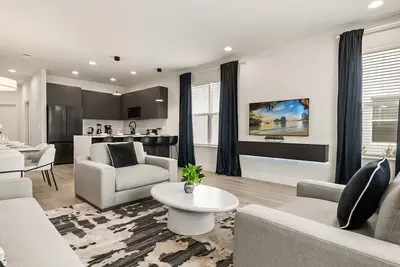 Image de Contemporary 4br Townhome with Pool & Themed Rooms
