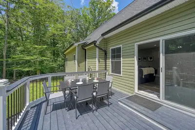 Image de Tranquil craftsman hideaway on 2 secluded acres