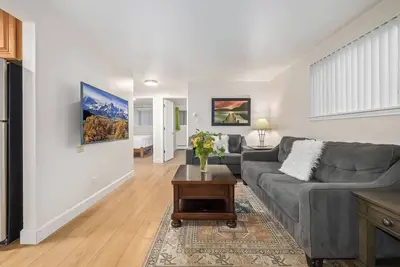 Image de Lovely Cheesman Park apt on tree lined street
