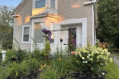 Image de Welcoming 2-bdrm 2 bath w/Ac in charming Rockland just steps to Rockland Harbor