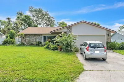 Image de beautiful and safe golf neighborhood. \n 10 minute from downtown and the beach