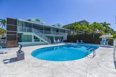 Image de Beautiful 3 bedroom 3 bath open water pool home on Summerland Key