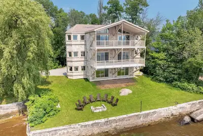 Image de Vue incroyable | Château au bord du fleuve