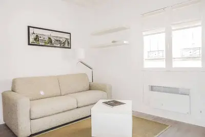 Image de Montorgueil area/ Cosy flat on rue Tiquetonne