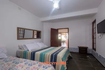 Image de Suíte em Itapuã com piscina e acesso fácil à praia