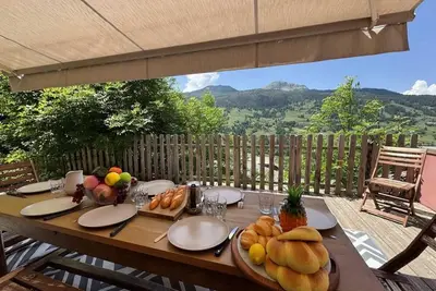 Image de Terrasse, balcon, cheminée ou poêle à bois, télévision, casier à ski, 200m², Vars