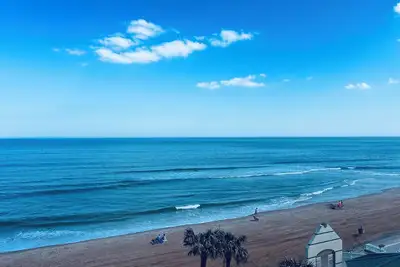 Image de ~The Shoreline~ Oceanfront Studio Condo