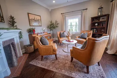 Image de Historic Home in Downtown Clinton