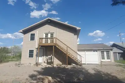 Image de Large studio apartment in charming Elk Rapids.