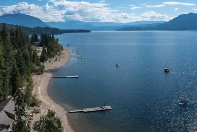 Image de Shuswap Lakefront | Dock, 4 Kayaks, 2 Paddleboards, Trails, Fire Pit, Fishing