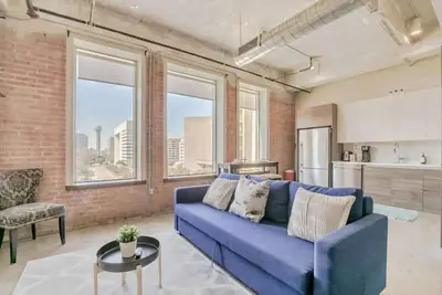 Image de Downtown Dallas Retreat - Skyline Views, Breakfast