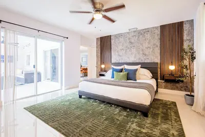 Image de Modern Family Pool Home Near Beach Vibes