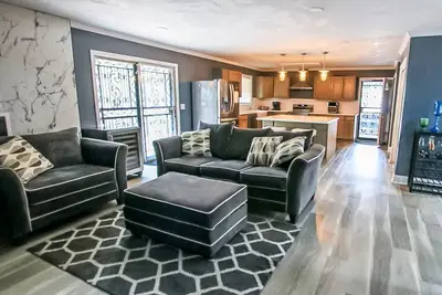 Image de Modern 3br/3ba Brick Home for Luxury Stay Near Everything!