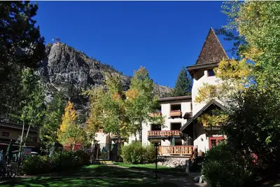 Image de 1-bedroom condo in Olympic Village Inn Avail During Brews, Jazz, & Funk sleeps 4