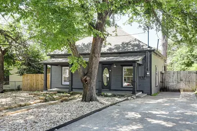 Image de Walk to Dtwn Weatherford: Home w/ Yard!