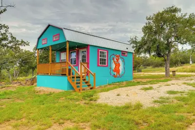 Image de 'Galactikitty' - Quirky Cabin Near Lake Brownwood!