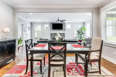 Image de 4 Mi to Dtwn: Relaxing Escape w/ Yard in Atlanta