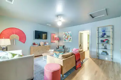 Walk to Bars, Bites + Bands: Bold Athens Getaway!