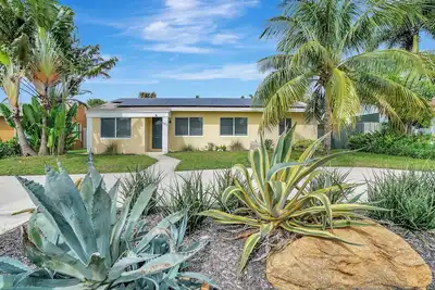 Image de Palm Jungle Haus – 4br + Pool Oasis!