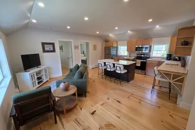 Image de The Afterdeck - New Cozy 2-Bedroom Getaway in Asticou Village, Northeast Harbor