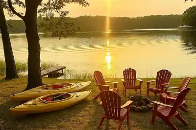 Image de Holiday Deal! Lakefront | Firepit, Dock, Kayaks, Deck