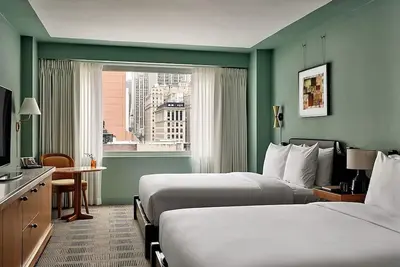 Image de Pet‑Friendly Queen Stay | 2 Units | Parking and Dining | Near Times Square!