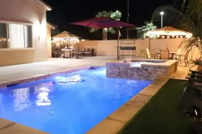 Image de Spacious Home With Pool and Spa In Coachella