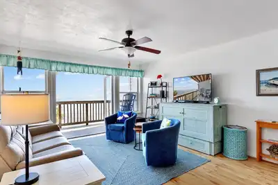 Image de Gorgeous condo, updated, and unbeatable views!
