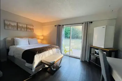 Image de Cozy Queen Suite 01 Peninsula Motel, Minutes from Wiarton Waterfront