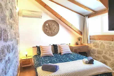 Image de Authentic 3-Bedroom Stone House in the Old Town
