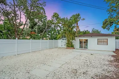 Image de 7mi to Anna Maria Newly Renovated Private Cottage