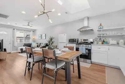 Image de MolivuHomes 2br | PrivateYard | Kid & Pet-friendly