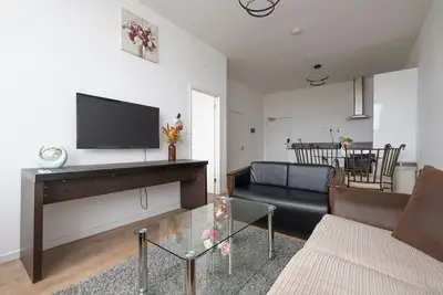 Image de Modern comfort near The Hawthorns Station
