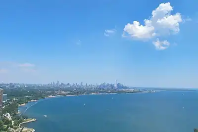 Image de A True Urban Oasis by the Water! A luxury stay at this Highrise condo.