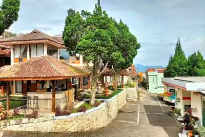 Image de Nur Alam Hotel Lembang, sebuah penginapan yang tenang di tengah asri Lembang.