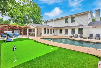 Image de Sleeps 20 w Heated Pool & HotTub by Stockyards Dfw