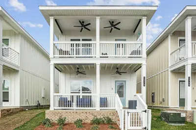 Image de Starlight Place - Conveniently Located Newly Built Downtown Home - Off Street Parking - Dog Friendly