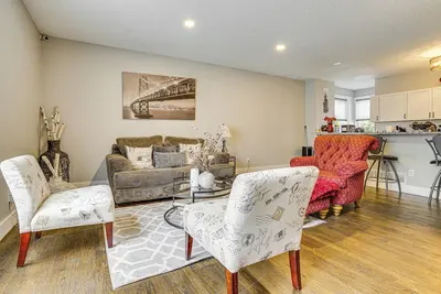 Image de Walk to Bites & Whittier Park: Uptown Getaway!