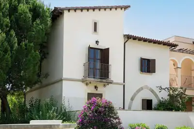Image de 2 Bedroom Apartment - Ahb11
