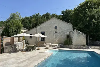 Image de Domaine de Péroline : Piscine et Jaccuzi