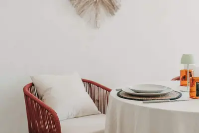 Image de \"Bienvenido a un lugar para sentir. . . y un secreto que querrás contar. \"