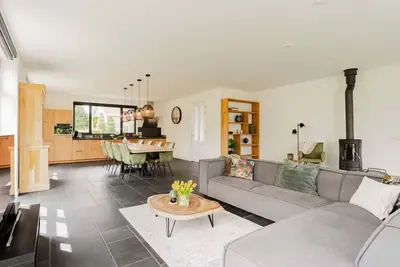 Image de Beautiful spacious Luxury detached bungalow in Made
