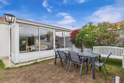 Image de Jardin et véranda - Maison pour 6 à St Gilles