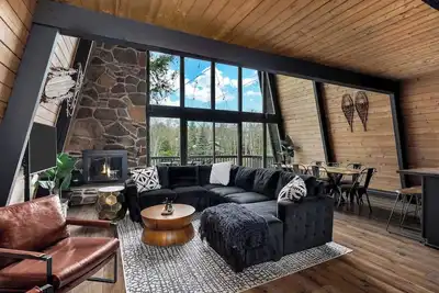 Image de A-Frame Escape w/ Hot Tub, Bbq, Game Room, Firepit