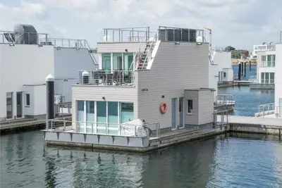 Image de Houseboat - floating house, parking, harbor view, washing machine, roof terrace