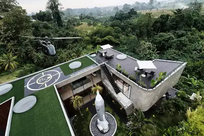 Image de Ultra Luxury Space Themed Rocket Villa