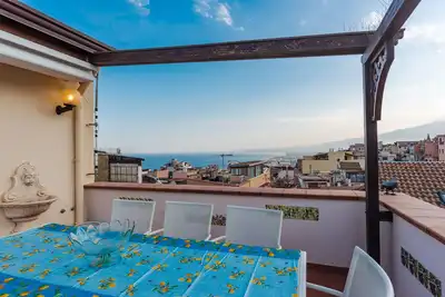 Image de Casa Vacanze 'Teatro Blu Suites' avec Vue sur la Mer, Terrasse Privée et Climatisation