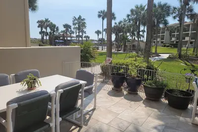 Image de Beautiful Ground Floor Condo Steps From The Community Beach Access!